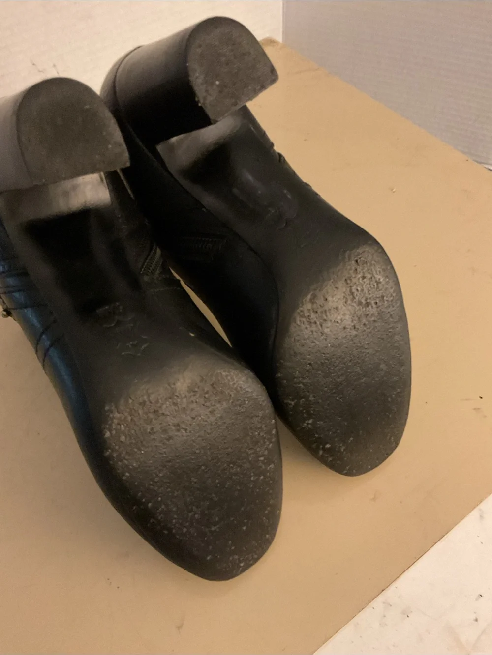 Tory Burch women black leather Turnlock gold logo heel boots zUS 5.5